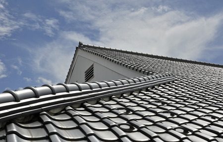 瓦屋根の修理を自分でやるならどんな方法がある？