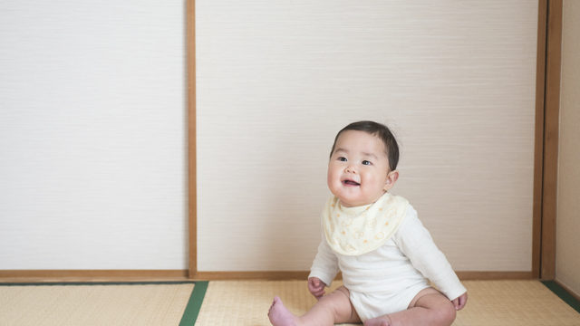 赤ちゃんの部屋の床は何がいい？畳やフローリングの場合なにか敷くべき？｜KURASU.labo（暮らすラボ）